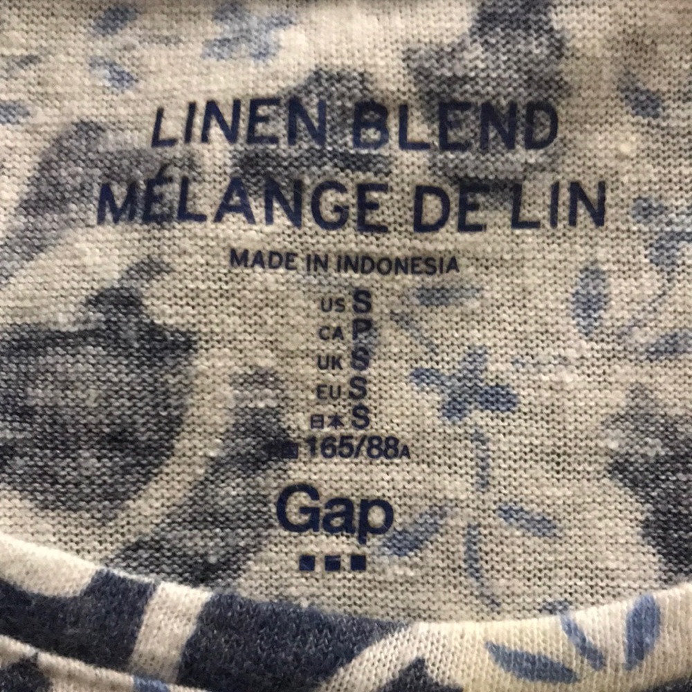 Gap T-Shirt - Picture 2 of 3